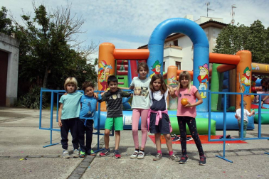 El sábado 2 de junio, con punto de reunión en la localidad de Salinas, los vecinos del valle de Galar celebraron su fiesta de hermanamiento con una jornada llena de actividades, que comenzaron a las once de la mañana con el tradicional chupinazo. Almuerzo, juegos e hinchables, misa, concierto de la coral del valle, campeonatos, zikiro y otras muchas posibilidades animaron el día, que finalizó con verbena a altas horas de la madrugada.