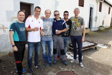 El sábado 2 de junio, con punto de reunión en la localidad de Salinas, los vecinos del valle de Galar celebraron su fiesta de hermanamiento con una jornada llena de actividades, que comenzaron a las once de la mañana con el tradicional chupinazo. Almuerzo, juegos e hinchables, misa, concierto de la coral del valle, campeonatos, zikiro y otras muchas posibilidades animaron el día, que finalizó con verbena a altas horas de la madrugada.