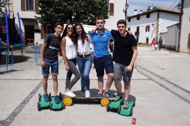 El sábado 2 de junio, con punto de reunión en la localidad de Salinas, los vecinos del valle de Galar celebraron su fiesta de hermanamiento con una jornada llena de actividades, que comenzaron a las once de la mañana con el tradicional chupinazo. Almuerzo, juegos e hinchables, misa, concierto de la coral del valle, campeonatos, zikiro y otras muchas posibilidades animaron el día, que finalizó con verbena a altas horas de la madrugada.