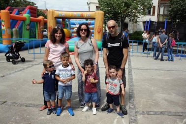 El sábado 2 de junio, con punto de reunión en la localidad de Salinas, los vecinos del valle de Galar celebraron su fiesta de hermanamiento con una jornada llena de actividades, que comenzaron a las once de la mañana con el tradicional chupinazo. Almuerzo, juegos e hinchables, misa, concierto de la coral del valle, campeonatos, zikiro y otras muchas posibilidades animaron el día, que finalizó con verbena a altas horas de la madrugada.