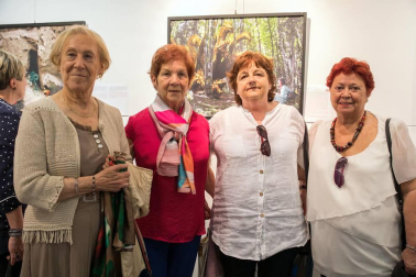 La Umafy (Universidad para Mayores Francisco Ynduráin) celebró su día con una jornada cultural y lúdica que tuvo lugar, como es habitual, en Aoiz. Entre los diferentes actos del día, la Casa de Cultura acogió una exposición realizada por los alumnos del curso-taller de Photoshop.