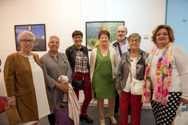 La Umafy (Universidad para Mayores Francisco Ynduráin) celebró su día con una jornada cultural y lúdica que tuvo lugar, como es habitual, en Aoiz. Entre los diferentes actos del día, la Casa de Cultura acogió una exposición realizada por los alumnos del curso-taller de Photoshop.