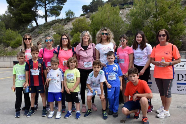 El sábado 2 de junio, Congelados de Navarra -una de las empresas participantes del 'Reto solidario' de Fundación Diario de Navarra y Obra social La Caixa- organizó la marcha 'Sumemos pasos para el Reto solidario'. Vecinos de Arguedas y Valtierra salieron desde la plaza de los Fueros de cada localidad a las 10 de la mañana para, en poco más de dos kilómetros, alcanzar la planta que la empresa tiene en Arguedas, donde se celebró una pequeña fiesta.