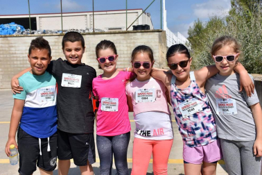 El sábado 2 de junio, Congelados de Navarra -una de las empresas participantes del 'Reto solidario' de Fundación Diario de Navarra y Obra social La Caixa- organizó la marcha 'Sumemos pasos para el Reto solidario'. Vecinos de Arguedas y Valtierra salieron desde la plaza de los Fueros de cada localidad a las 10 de la mañana para, en poco más de dos kilómetros, alcanzar la planta que la empresa tiene en Arguedas, donde se celebró una pequeña fiesta.