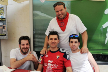 La Txaranga Aburrecalles de Lodosa celebró sus 25 años de vida con una jornada festiva a la que asistieron vecinos de la localidad y amigos de otros muchos pueblos. La fiesta se celebró el 2 de junio, con chupinazo, foto oficial, comida, concierto, ronda con la txaranga y fin de fiesta. Un día antes, esta formación musical había deleitado a los asistentes con un concierto que se celebró en la Casa de Cultura de Lodosa.