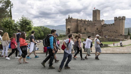 Los 'Caminos de la Hospitalidad' desembocaron el sábado en la cuna de San Francisco Javier con un centenar de refugiados sirios como símbolo de la acogida Navarra