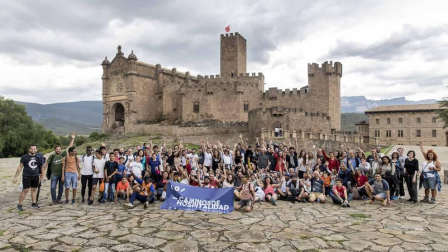 Los 'Caminos de la Hospitalidad' desembocaron el sábado en la cuna de San Francisco Javier con un centenar de refugiados sirios como símbolo de la acogida Navarra