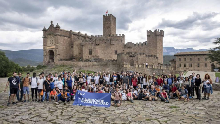 Los 'Caminos de la Hospitalidad' desembocaron el sábado en la cuna de San Francisco Javier con un centenar de refugiados sirios como símbolo de la acogida Navarra