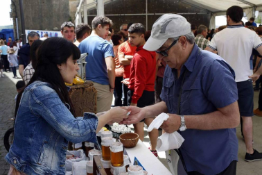 Eltzaburu acogió el domingo un nuevo día dedicado a la cuajada. El Valle de Ultzama dedicó, por noveno año, una jornada para conocer cómo se elabora de forma tradicional este postre estrella de la zona