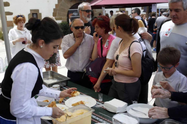 Eltzaburu acogió el domingo un nuevo día dedicado a la cuajada. El Valle de Ultzama dedicó, por noveno año, una jornada para conocer cómo se elabora de forma tradicional este postre estrella de la zona