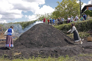 Eltzaburu acogió el domingo un nuevo día dedicado a la cuajada. El Valle de Ultzama dedicó, por noveno año, una jornada para conocer cómo se elabora de forma tradicional este postre estrella de la zona