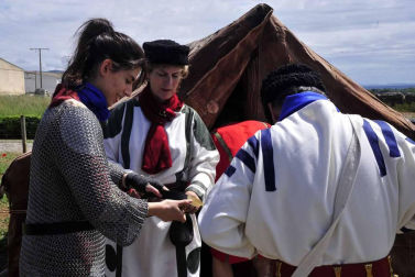 Santacara celebró celebró este domingo el XI Día de Cara, en el que la localidad recuerda sus orígenes romanos. Los vecinos pudieron trasladarse al antiguo Imperio a través de numerosas actividades, entre ellas, varias reconstrucciones históricas