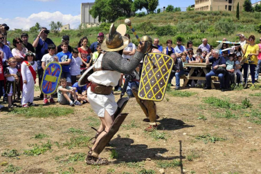 Santacara celebró celebró este domingo el XI Día de Cara, en el que la localidad recuerda sus orígenes romanos. Los vecinos pudieron trasladarse al antiguo Imperio a través de numerosas actividades, entre ellas, varias reconstrucciones históricas
