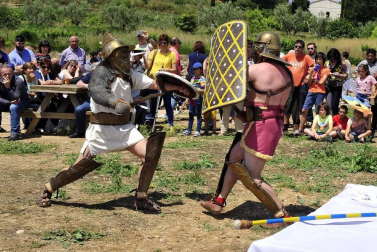 Santacara celebró celebró este domingo el XI Día de Cara, en el que la localidad recuerda sus orígenes romanos. Los vecinos pudieron trasladarse al antiguo Imperio a través de numerosas actividades, entre ellas, varias reconstrucciones históricas