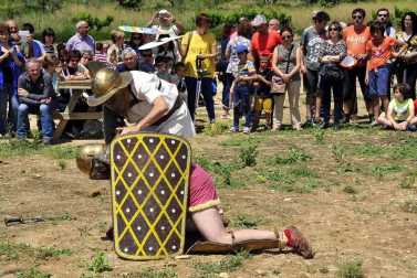 Santacara celebró celebró este domingo el XI Día de Cara, en el que la localidad recuerda sus orígenes romanos. Los vecinos pudieron trasladarse al antiguo Imperio a través de numerosas actividades, entre ellas, varias reconstrucciones históricas