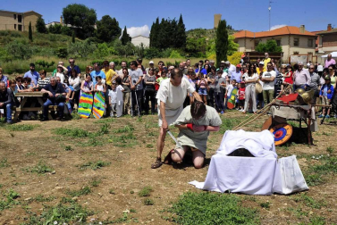 Santacara celebró celebró este domingo el XI Día de Cara, en el que la localidad recuerda sus orígenes romanos. Los vecinos pudieron trasladarse al antiguo Imperio a través de numerosas actividades, entre ellas, varias reconstrucciones históricas
