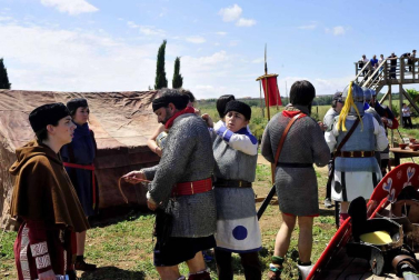 Santacara celebró celebró este domingo el XI Día de Cara, en el que la localidad recuerda sus orígenes romanos. Los vecinos pudieron trasladarse al antiguo Imperio a través de numerosas actividades, entre ellas, varias reconstrucciones históricas