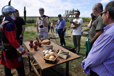 Santacara celebró celebró este domingo el XI Día de Cara, en el que la localidad recuerda sus orígenes romanos. Los vecinos pudieron trasladarse al antiguo Imperio a través de numerosas actividades, entre ellas, varias reconstrucciones históricas