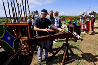 Santacara celebró celebró este domingo el XI Día de Cara, en el que la localidad recuerda sus orígenes romanos. Los vecinos pudieron trasladarse al antiguo Imperio a través de numerosas actividades, entre ellas, varias reconstrucciones históricas