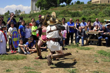 Santacara celebró celebró este domingo el XI Día de Cara, en el que la localidad recuerda sus orígenes romanos. Los vecinos pudieron trasladarse al antiguo Imperio a través de numerosas actividades, entre ellas, varias reconstrucciones históricas