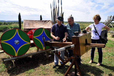 Santacara celebró celebró este domingo el XI Día de Cara, en el que la localidad recuerda sus orígenes romanos. Los vecinos pudieron trasladarse al antiguo Imperio a través de numerosas actividades, entre ellas, varias reconstrucciones históricas