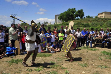 Santacara celebró celebró este domingo el XI Día de Cara, en el que la localidad recuerda sus orígenes romanos. Los vecinos pudieron trasladarse al antiguo Imperio a través de numerosas actividades, entre ellas, varias reconstrucciones históricas