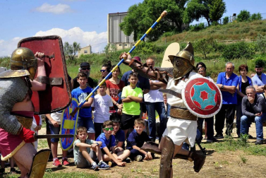 Santacara celebró celebró este domingo el XI Día de Cara, en el que la localidad recuerda sus orígenes romanos. Los vecinos pudieron trasladarse al antiguo Imperio a través de numerosas actividades, entre ellas, varias reconstrucciones históricas