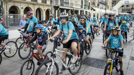 El domingo se celebró la 23ª edición del Día de la Bicicleta acompañado del buen tiempo y con 4.200 participantes