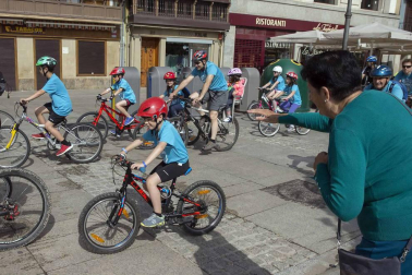 El domingo se celebró la 23ª edición del Día de la Bicicleta acompañado del buen tiempo y con 4.200 participantes