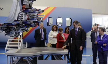 Don Felipe ha llegado a Pamplona a las 11.30 horas acompañado por el ministro de Fomento, José Luis Ábalos