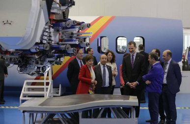 Don Felipe ha llegado a Pamplona a las 11.30 horas acompañado por el ministro de Fomento, José Luis Ábalos