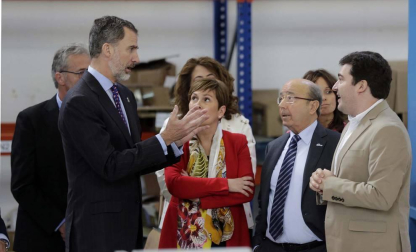 Don Felipe ha llegado a Pamplona a las 11.30 horas acompañado por el ministro de Fomento, José Luis Ábalos
