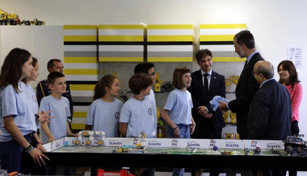 Don Felipe ha llegado a Pamplona a las 11.30 horas acompañado por el ministro de Fomento, José Luis Ábalos