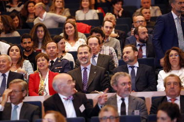 Don Felipe ha llegado a Pamplona a las 11.30 horas acompañado por el ministro de Fomento, José Luis Ábalos