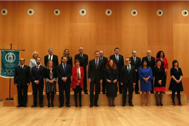 Don Felipe ha llegado a Pamplona a las 11.30 horas acompañado por el ministro de Fomento, José Luis Ábalos