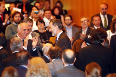 Don Felipe ha llegado a Pamplona a las 11.30 horas acompañado por el ministro de Fomento, José Luis Ábalos