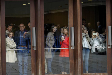 Don Felipe ha llegado a Pamplona a las 11.30 horas acompañado por el ministro de Fomento, José Luis Ábalos