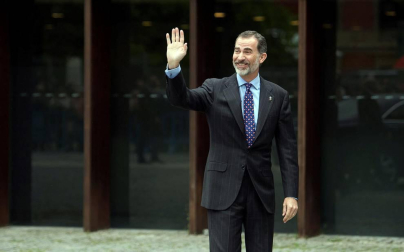 Don Felipe ha llegado a Pamplona a las 11.30 horas acompañado por el ministro de Fomento, José Luis Ábalos