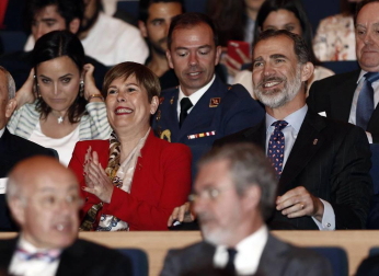 Don Felipe ha llegado a Pamplona a las 11.30 horas acompañado por el ministro de Fomento, José Luis Ábalos