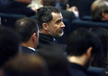 Don Felipe ha llegado a Pamplona a las 11.30 horas acompañado por el ministro de Fomento, José Luis Ábalos