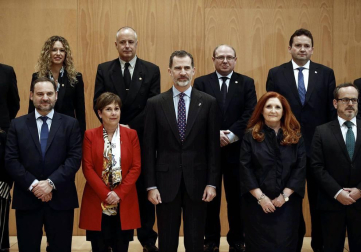 Don Felipe ha llegado a Pamplona a las 11.30 horas acompañado por el ministro de Fomento, José Luis Ábalos