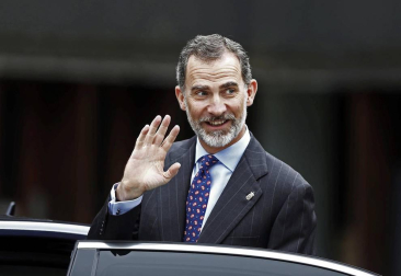 Don Felipe ha llegado a Pamplona a las 11.30 horas acompañado por el ministro de Fomento, José Luis Ábalos