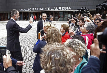 Don Felipe ha llegado a Pamplona a las 11.30 horas acompañado por el ministro de Fomento, José Luis Ábalos