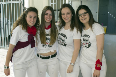 La asociación juvenil 'Los ginebros', con la colaboración del ayuntamiento local, puso en marcha la decimoquinta edición de las Fiestas de la Juventud de Ayegui que se celebró el 8 y 9 de junio. La cámara de ¡Click! se acercó a la chocolatada, hinchables y talleres organizados el primer día, como preludio al lanzamiento del cohete anunciador, que poco después ponía en marcha de forma oficial los festejos.