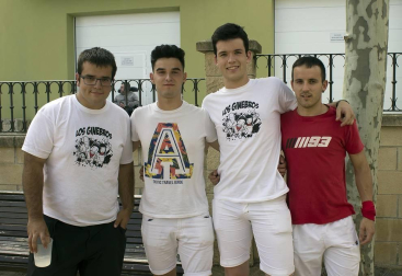 La asociación juvenil 'Los ginebros', con la colaboración del ayuntamiento local, puso en marcha la decimoquinta edición de las Fiestas de la Juventud de Ayegui que se celebró el 8 y 9 de junio. La cámara de ¡Click! se acercó a la chocolatada, hinchables y talleres organizados el primer día, como preludio al lanzamiento del cohete anunciador, que poco después ponía en marcha de forma oficial los festejos.