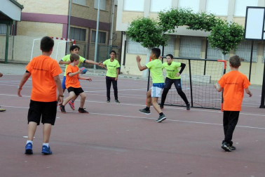 Desde el 11 de mayo y hasta el próximo 16 de junio se está desarrollando la I Atalaya Cup, torneo interpueblos de balonmano, que cuenta con la colaboración de los ayuntamientos de Peralta, Funes, Marcilla, Falces y Villafranca. El campeonato cuenta con categorías masculina y femenina, desde prealevín hasta cadete.