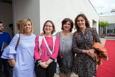 La Clínica Sannas, ubicada en Nuevo Artica, celebró el pasado 6 de junio su treinta aniversario en una emotiva velada que repasó los momentos más importantes de su historia. Más de 130 invitados pudieron comprobar cómo la innovación constante ha permitido a esta clínica redefinir los conceptos de la odontología de vanguardia. Una apuesta decidida por el futuro a la que se suma el componente artístico que requiere la profesión de dentista.