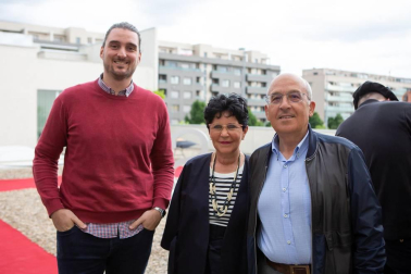 La Clínica Sannas, ubicada en Nuevo Artica, celebró el pasado 6 de junio su treinta aniversario en una emotiva velada que repasó los momentos más importantes de su historia. Más de 130 invitados pudieron comprobar cómo la innovación constante ha permitido a esta clínica redefinir los conceptos de la odontología de vanguardia. Una apuesta decidida por el futuro a la que se suma el componente artístico que requiere la profesión de dentista.