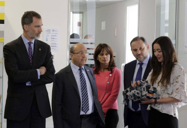 El rey Felipe VI ha visitado en Torres de Elorz las instalaciones de la empresa MTorres.