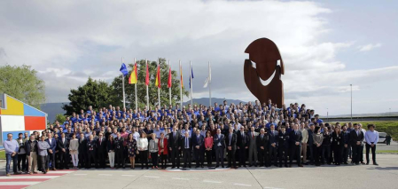 El rey Felipe VI ha visitado en Torres de Elorz las instalaciones de la empresa MTorres.